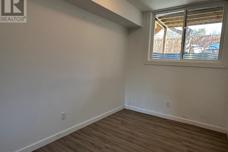 28968738/a-b-247-granville-street/vanier/ottawa/ontario/K1L6Z3_28