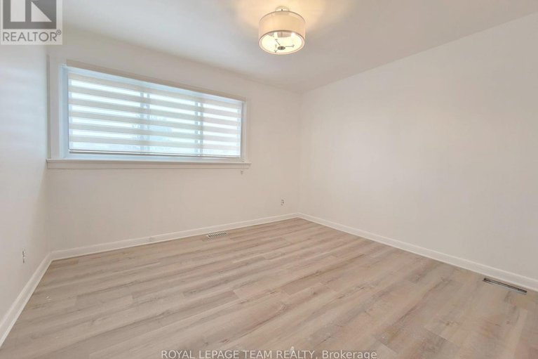 28979840/852-cummings-avenue/castle-heightsrideau-high/ottawa/ontario/K1K2L4_12