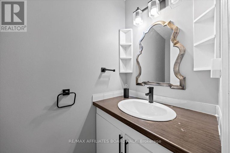 29211965/6482-bilberry-drive-w/convent-glen-north/ottawa/ontario/K1C4N8_4