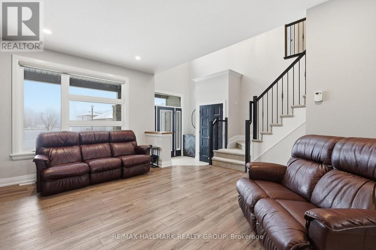 29499716/1212-avignon-street/embrun/russell/ontario/K0A1W0_10