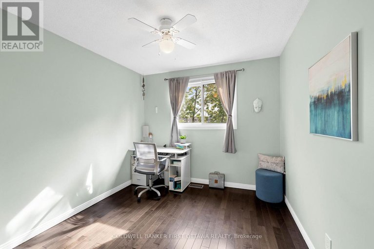 28819610/12-550-straby-avenue/overbrookcastle-heights/ottawa/ontario/K1K1H1_24