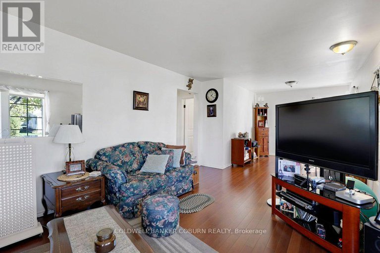 28976426/12-maple-avenue/iroquois/south-dundas/ontario/K0E1K0_9