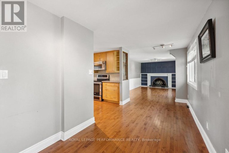 28684001/2045-deerhurst-court/beacon-hill-north/ottawa/ontario/K1J8H2_15