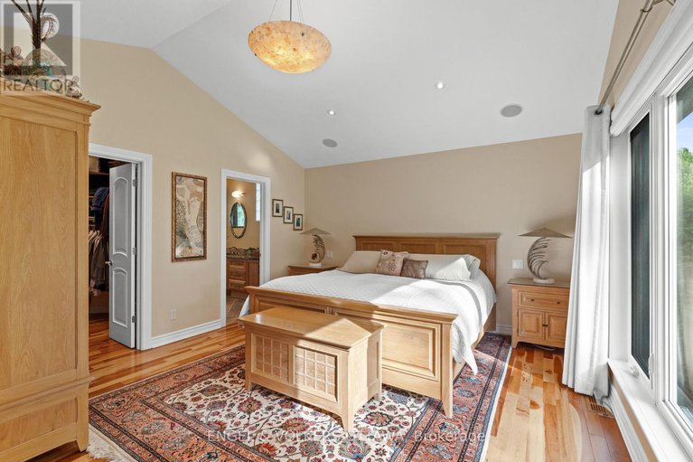 28485285/24-doris-avenue/blossom-parkkemp-parkfindlay-creek/ottawa/ontario/K1T3W8_21