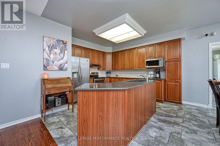 28233202/4191-wolfe-point-way/riverside-southgloucester-glen/ottawa/ontario/K1V1P5_14