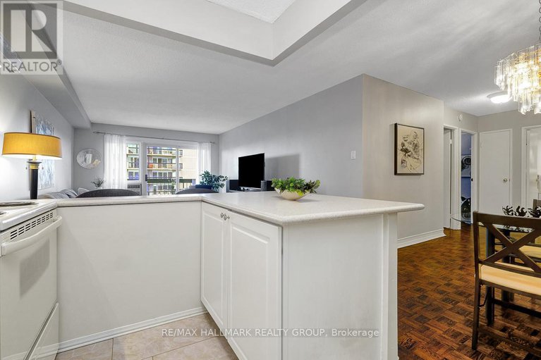28458755/1005-158a-mcarthur-avenue/vanier/ottawa/ontario/K1L8E7_18