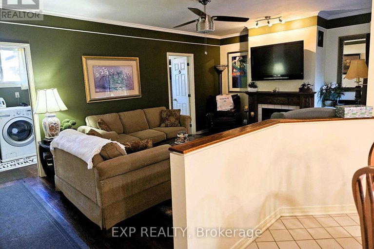 28894254/16-evelyn-street/stittsville-south/ottawa/ontario/K2S1M9_5