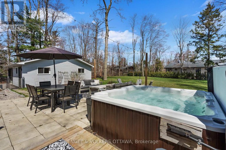 28232001/8-pineglen-crescent/pineglencountry-place/ottawa/ontario/K2E6X7_34