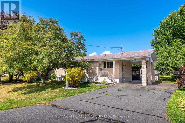 28780617/18223-oak-drive/south-glengarry-charlottenburgh-twp/south-glengarry/ontario/K0C2J0_1