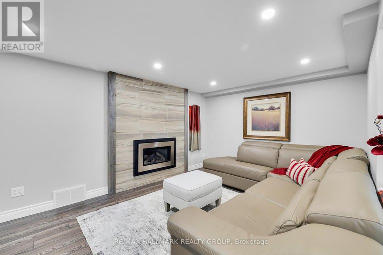 28989053/118-queensline-drive/bruce-farmgraham-parkqualicumbellands/ottawa/ontario/K2H7J5_35