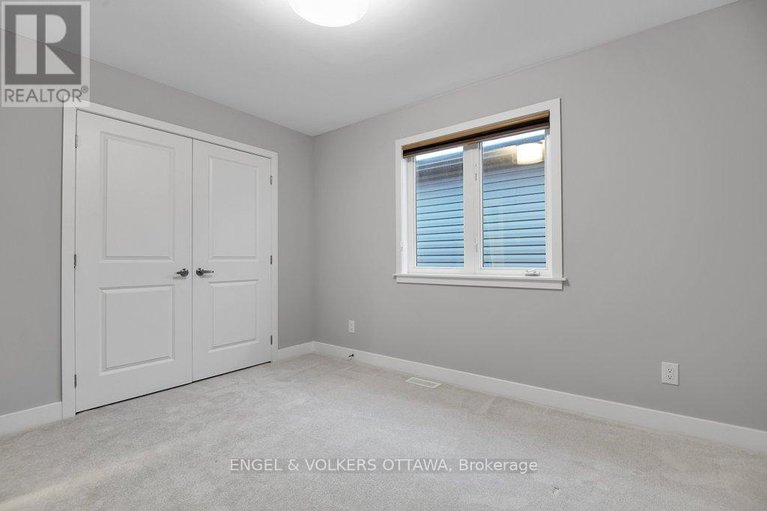 29357052/134-winterhaven-drive/mer-bleuebradley-estatesanderson-park/ottawa/ontario/K1W0H4_28