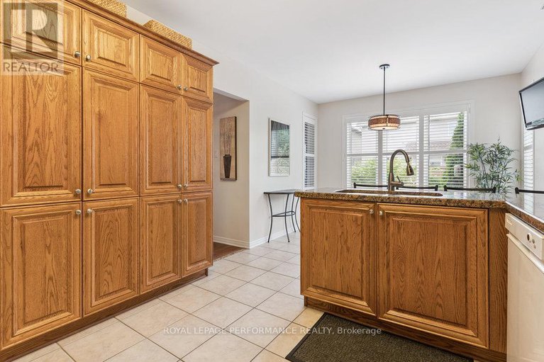 28546578/131-arrowwood-drive/stittsville-south/ottawa/ontario/K2S2G3_17
