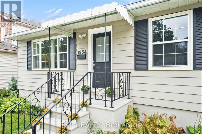 28811439/1954-rosebella-avenue/blossom-parkleitrim/ottawa/ontario/K1T1G7_2