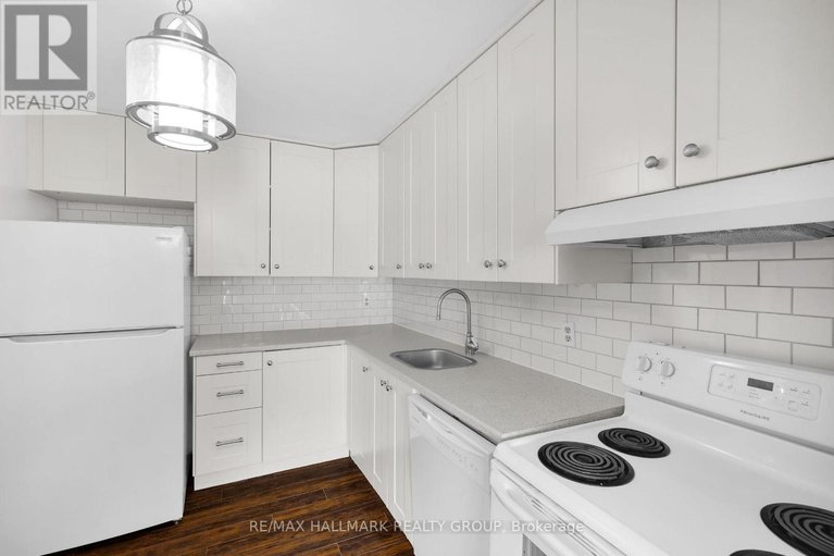 29371944/f-3070-councillors-way/blossom-parkleitrim/ottawa/ontario/K1T2S6_17