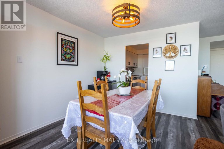 29349666/1007-2759-carousel-crescent/emerald-woodssawmill-creek/ottawa/ontario/K1T2N5_13