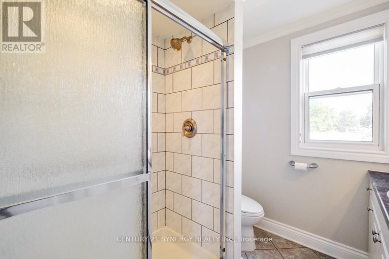 28332843/453-pleasant-park-road/alta-vistafaircrest-heights/ottawa/ontario/K1H5M9_17