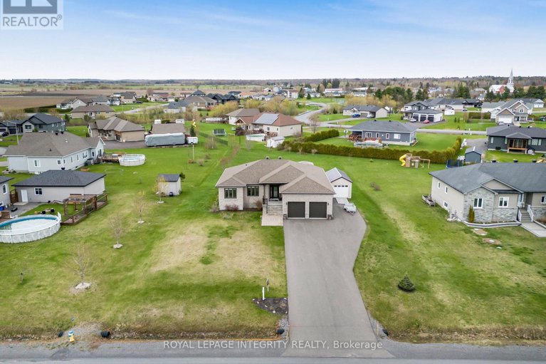 29318254/251-rue-des-violettes-street/clarencerockland-twp/clarence-rockland/ontario/K0A2A0_34