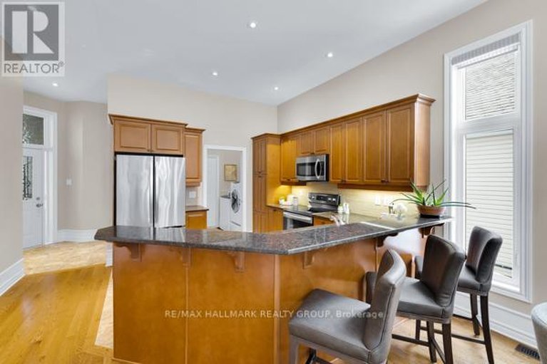 29577817/155-royal-landing-gate/north-grenville-twp-kemptville-south/north-grenville/ontario/K0G1J0_17