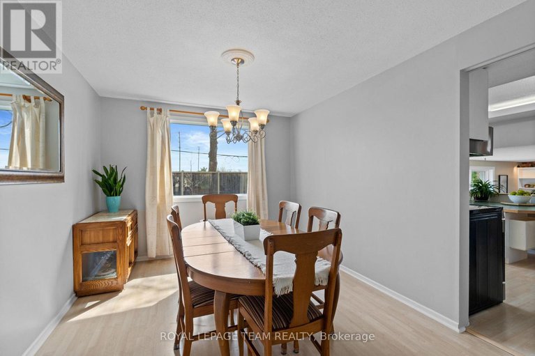 29124358/92-burnetts-grove-circle/pheasant-run/ottawa/ontario/K2J1N7_10