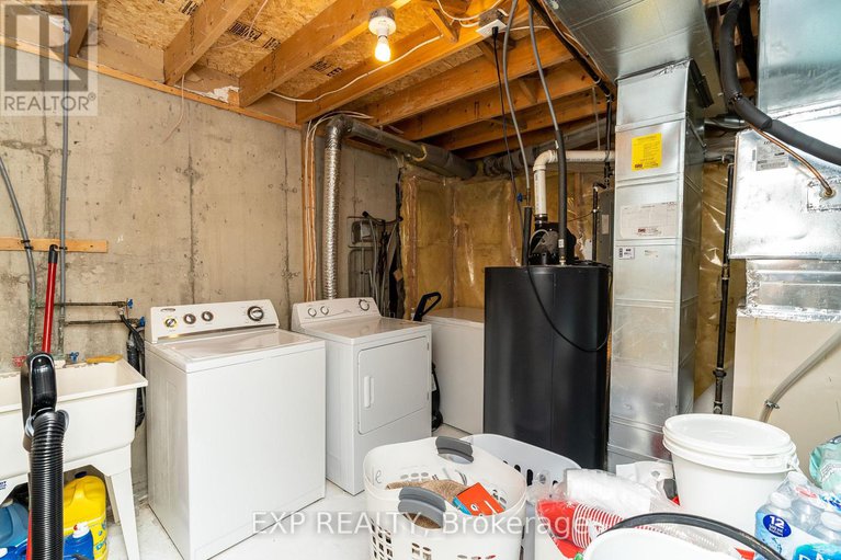 27988920/1479-lynx-crescent/fallingbrookpineridge/ottawa/ontario/K4A3Z1_16