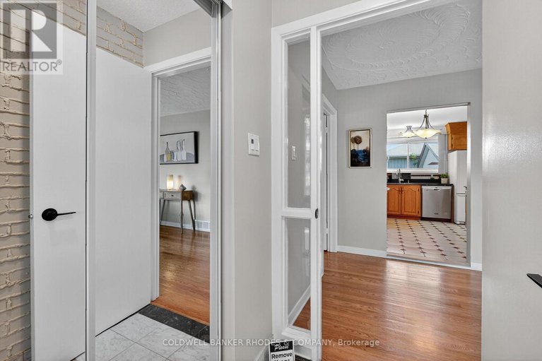 28912444/11-willeth-avenue/city-viewskylinefisher-heightsparkwood-hills/ottawa/ontario/K2E5C2_5