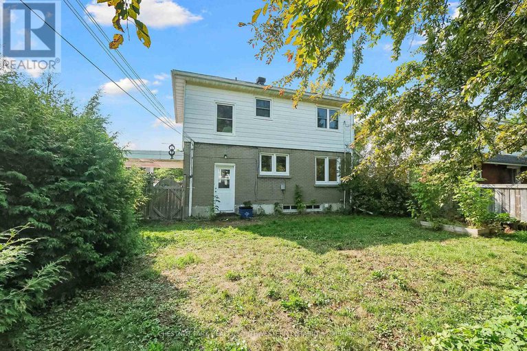 29207930/809-smyth-road-n/elmvale-acres/ottawa/ontario/K1G1P2_29