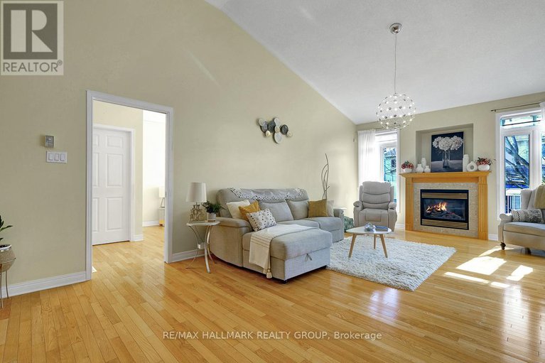 28232415/46-chapelier-private/queenswood-heights-south/ottawa/ontario/K1E3Y1_6