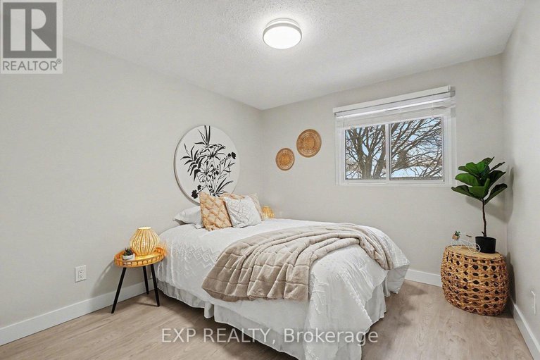 29229072/61-2336-orient-park-drive/blackburn-hamlet-south/ottawa/ontario/K2V0J2_25