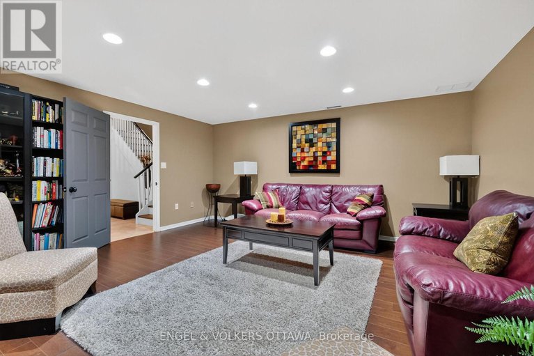 29238292/c8-111-echo-drive-w/ottawa-east/ottawa/ontario/K1S5K8_35