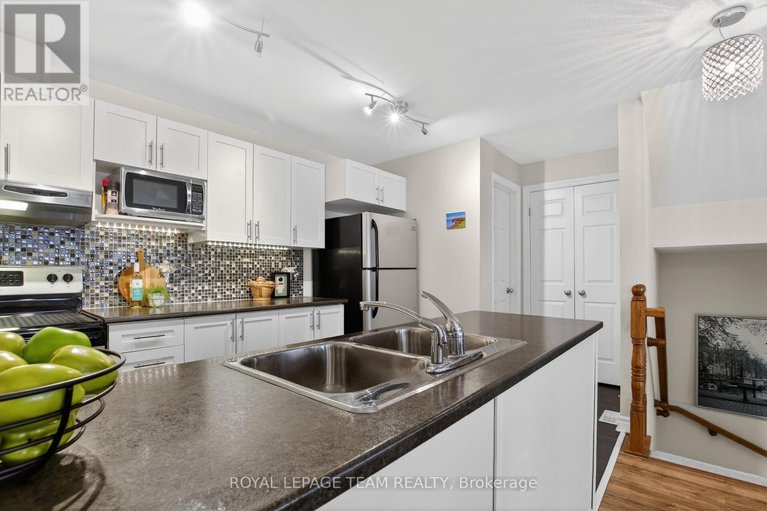 29588178/130a-lindenshade-drive/strandherd/ottawa/ontario/K2J5R5_12