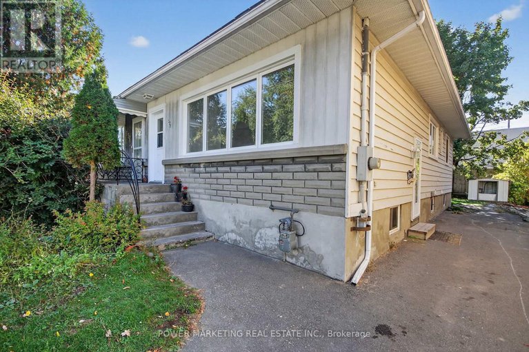 28690324/528-mutual-street/castle-heights/ottawa/ontario/K1K1C6_2