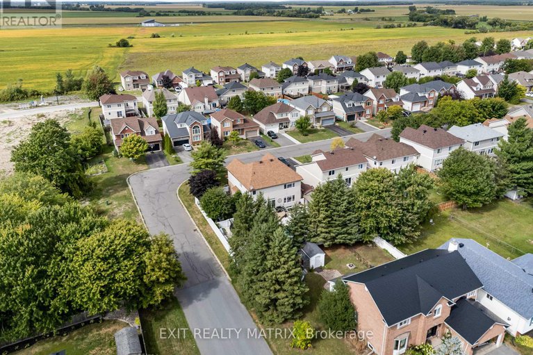 28813804/116-lamadeleine-boulevard/embrun/russell/ontario/K0A1W1_48