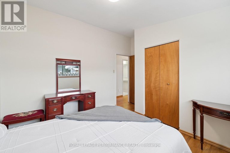 29578731/1989-michigan-avenue/urbandale-acres/ottawa/ontario/K1H6Y1_21