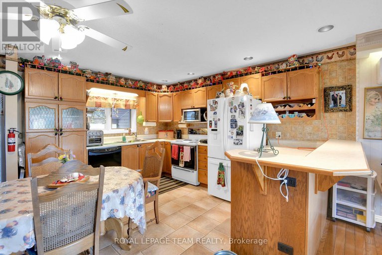 28525905/9-castleford-church-lane/horton-twp/horton/ontario/K7V3Z8_15