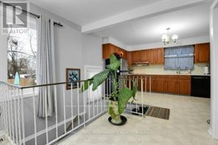 29462518/456-blake-boulevard/vanier/ottawa/ontario/K1K1B1_6