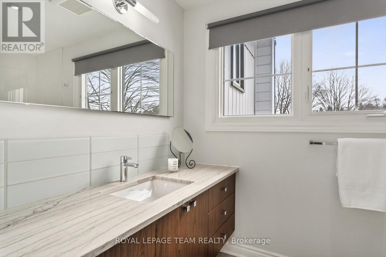 29413398/729-ludgate-court/beaconwood/ottawa/ontario/K1J8K8_18