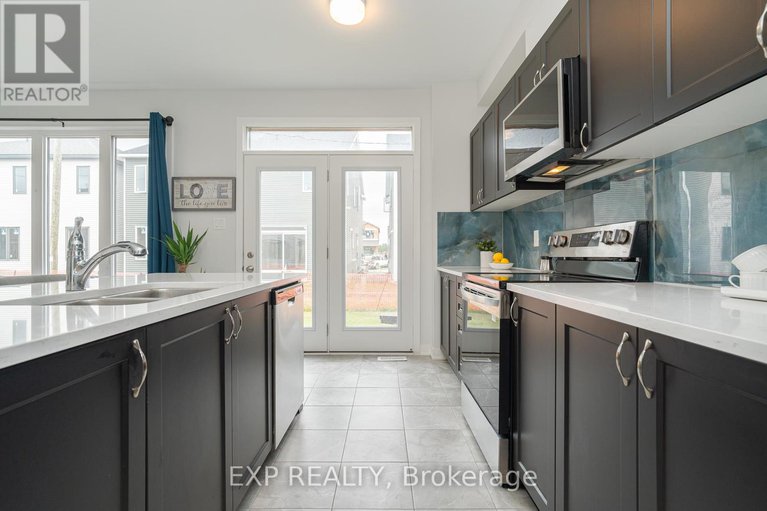 28798703/676-quilter-row/goulbourn-twp-from-franktown-rdsouth-to-rideau/ottawa/ontario/K0A2Z0_9