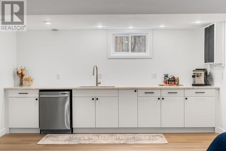 28298907/953-fairlawn-avenue/mckellar-heightsglabar-park/ottawa/ontario/K2A3S7_40