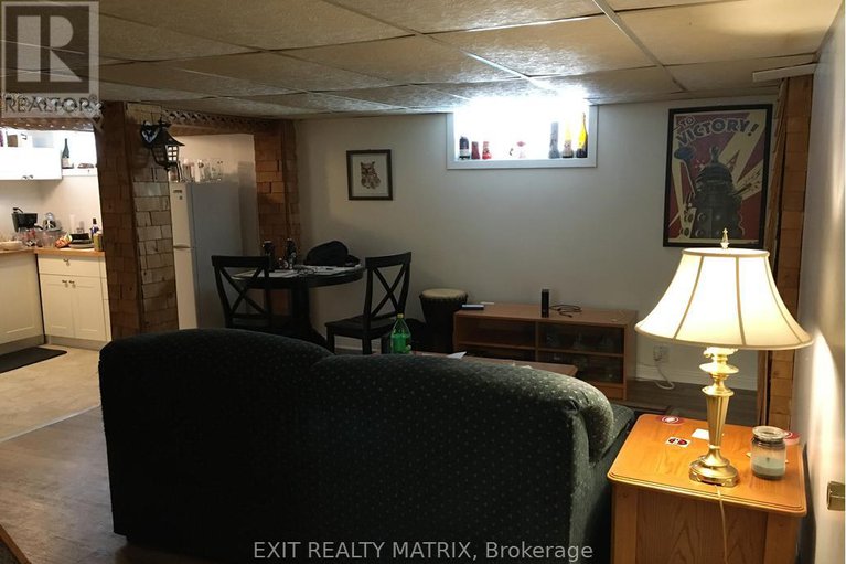 28563593/393-donald-street/overbrookcastle-heights/ottawa/ontario/K1K1M2_18