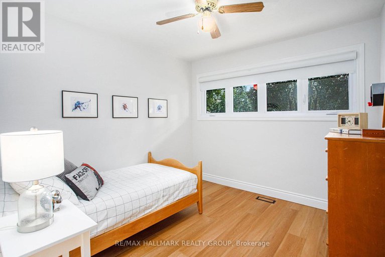 28828284/2088-bangor-street/elmvale-acresurbandale/ottawa/ontario/K1G2X7_15