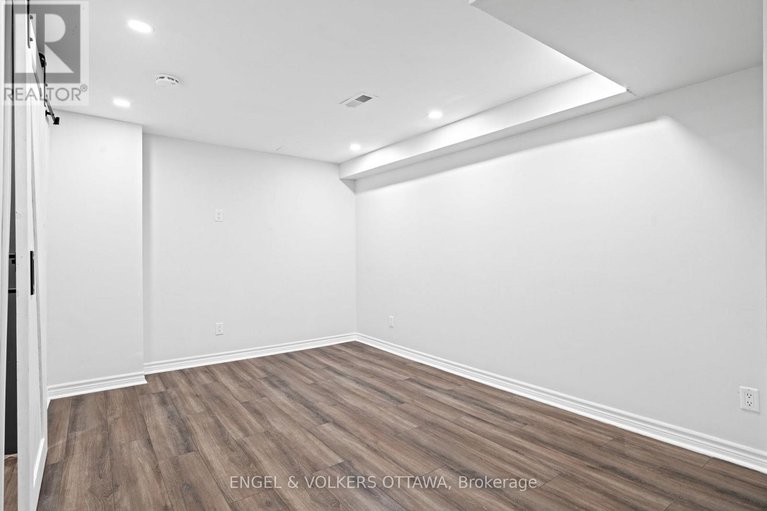 29006192/1540-mimosa-avenue/riverview-park/ottawa/ontario/K1G4C9_27