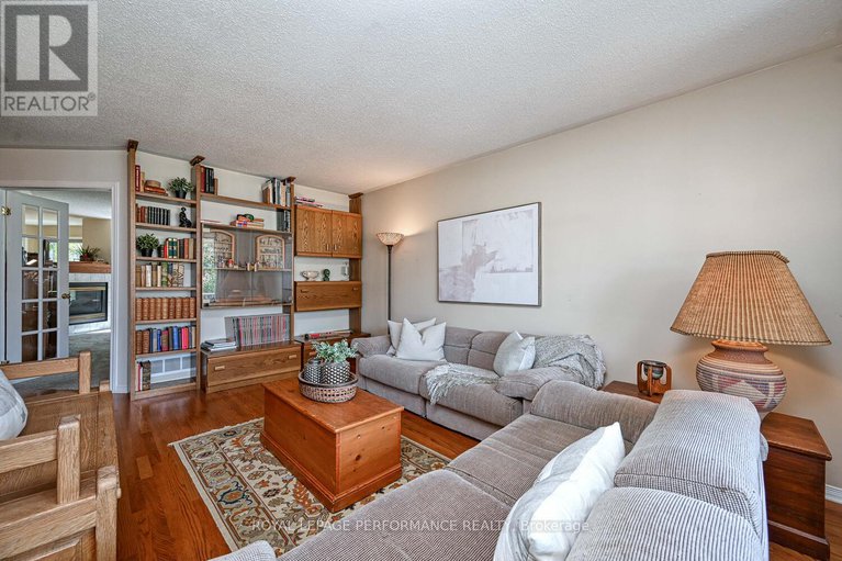 28814845/3026-sable-ridge-drive/upper-hunt-club/ottawa/ontario/K1T3R9_5