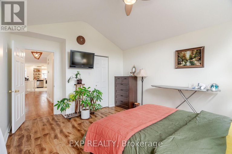 28873619/1562-lisbon-street/fallingbrookpineridge/ottawa/ontario/K4A4B9_26