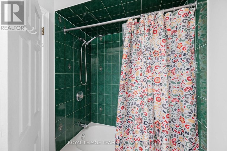 29614827/152-hunterswood-crescent/hunt-club-park/ottawa/ontario/K1G5W1_26