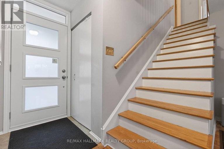 29612402/24-hobart-crescent/sheahan-estatestrend-village/ottawa/ontario/K2H5S4_4