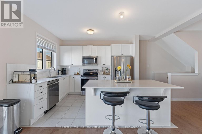 29185572/228-appalachian-circle/half-moon-bay/ottawa/ontario/K2J6X4_9