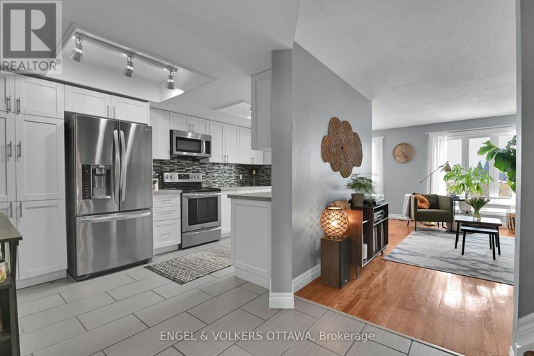 29449585/66-hummingbird-crescent/cedargrovefraserdale/ottawa/ontario/K2J3A3_13