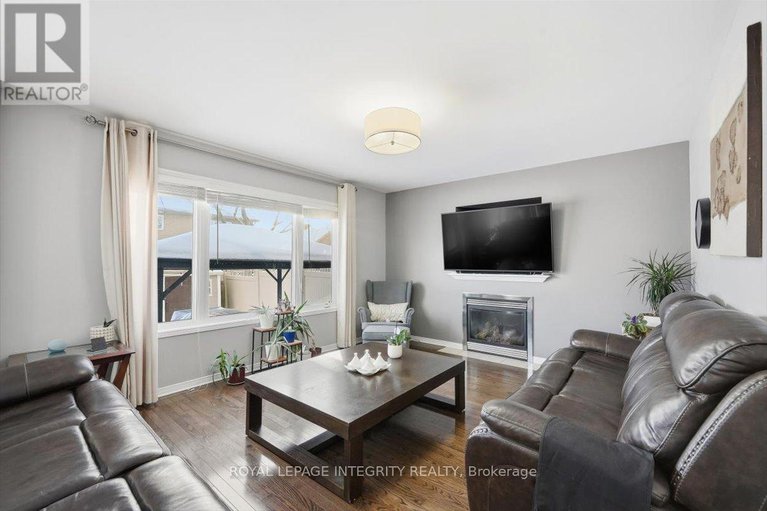 29381596/1110-luesby-crescent/fallingbrookgardenway-south/ottawa/ontario/K4A4X7_18