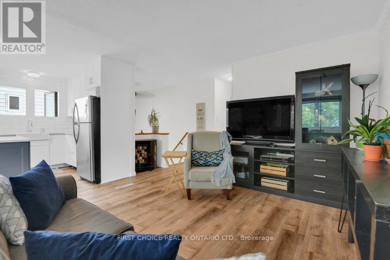 28184849/44-oberon-street/westcliffe-estates/ottawa/ontario/K2H7X8_10