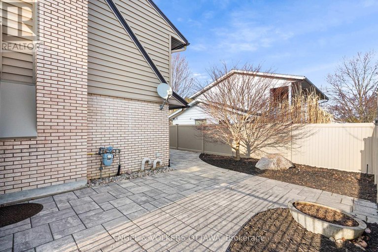 29612922/2173-beaumont-road/playfair-park/ottawa/ontario/K1H5V2_27